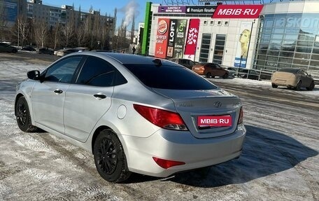 Hyundai Solaris II рестайлинг, 2015 год, 800 000 рублей, 1 фотография