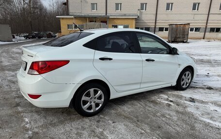 Hyundai Solaris II рестайлинг, 2011 год, 700 000 рублей, 6 фотография