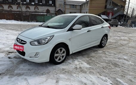 Hyundai Solaris II рестайлинг, 2011 год, 700 000 рублей, 2 фотография