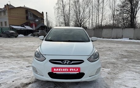 Hyundai Solaris II рестайлинг, 2011 год, 700 000 рублей, 3 фотография