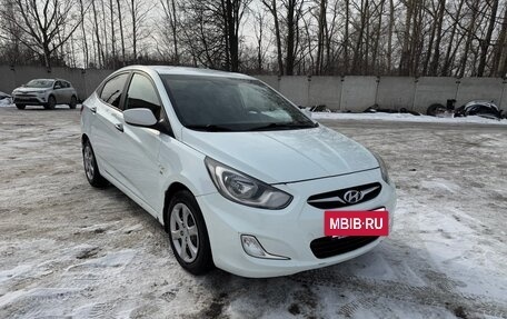 Hyundai Solaris II рестайлинг, 2011 год, 700 000 рублей, 4 фотография