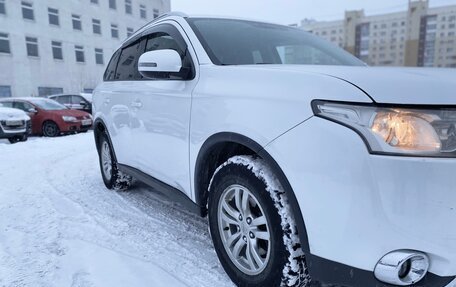 Mitsubishi Outlander III рестайлинг 3, 2014 год, 1 345 000 рублей, 4 фотография