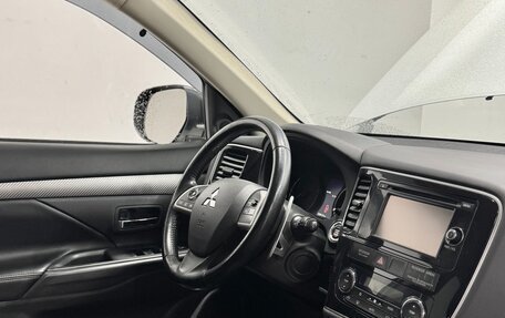 Mitsubishi Outlander III рестайлинг 3, 2014 год, 1 345 000 рублей, 18 фотография