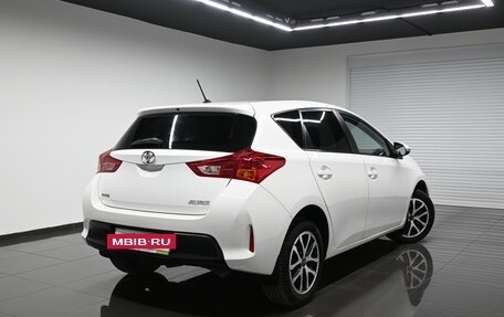 Toyota Auris II, 2013 год, 1 395 000 рублей, 2 фотография