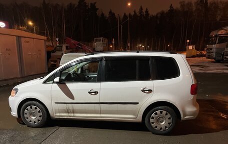 Volkswagen Touran III, 2014 год, 940 000 рублей, 2 фотография