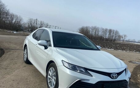 Toyota Camry, 2021 год, 3 300 000 рублей, 1 фотография