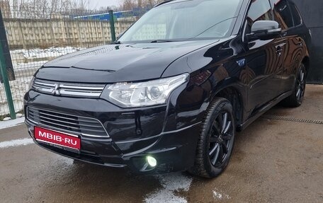 Mitsubishi Outlander III рестайлинг 3, 2013 год, 2 100 000 рублей, 1 фотография