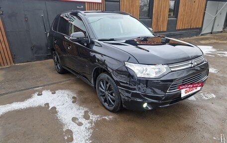 Mitsubishi Outlander III рестайлинг 3, 2013 год, 2 100 000 рублей, 2 фотография