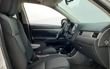 Mitsubishi Outlander III рестайлинг 3, 2013 год, 1 205 000 рублей, 10 фотография