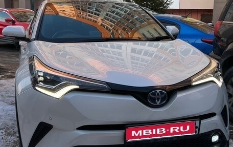 Toyota C-HR I рестайлинг, 2018 год, 2 650 000 рублей, 1 фотография