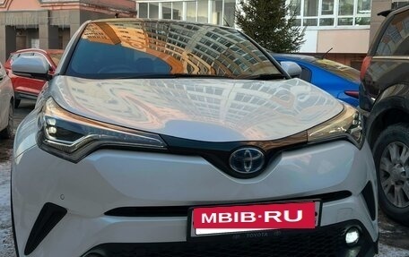 Toyota C-HR I рестайлинг, 2018 год, 2 650 000 рублей, 3 фотография