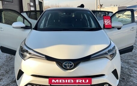 Toyota C-HR I рестайлинг, 2018 год, 2 650 000 рублей, 9 фотография