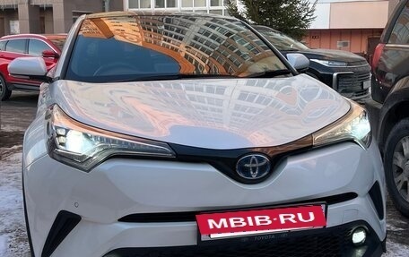 Toyota C-HR I рестайлинг, 2018 год, 2 650 000 рублей, 7 фотография