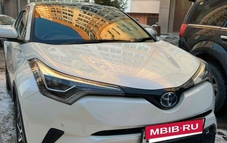 Toyota C-HR I рестайлинг, 2018 год, 2 650 000 рублей, 10 фотография