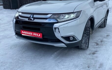 Mitsubishi Outlander III рестайлинг 3, 2018 год, 2 750 000 рублей, 2 фотография