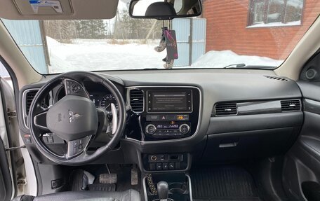 Mitsubishi Outlander III рестайлинг 3, 2018 год, 2 750 000 рублей, 20 фотография