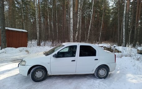 Renault Logan I, 2015 год, 395 000 рублей, 2 фотография