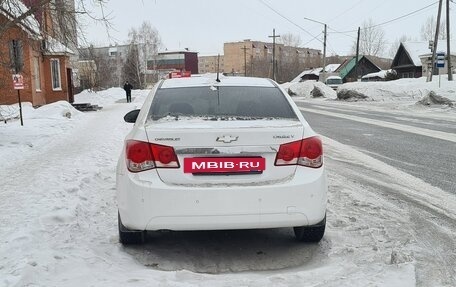 Chevrolet Cruze II, 2010 год, 500 000 рублей, 3 фотография