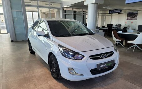 Hyundai Solaris II рестайлинг, 2013 год, 830 000 рублей, 3 фотография