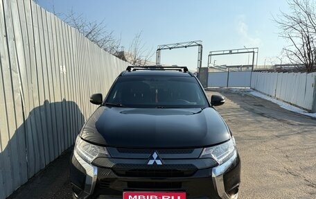 Mitsubishi Outlander III рестайлинг 3, 2020 год, 2 400 000 рублей, 1 фотография