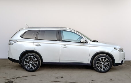 Mitsubishi Outlander III рестайлинг 3, 2014 год, 1 895 000 рублей, 4 фотография