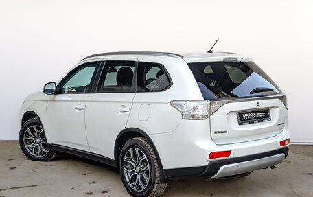 Mitsubishi Outlander III рестайлинг 3, 2014 год, 1 895 000 рублей, 7 фотография