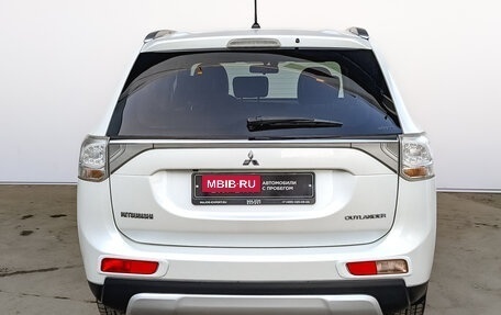 Mitsubishi Outlander III рестайлинг 3, 2014 год, 1 895 000 рублей, 6 фотография