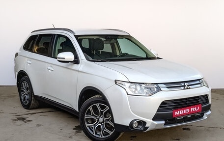 Mitsubishi Outlander III рестайлинг 3, 2014 год, 1 895 000 рублей, 3 фотография