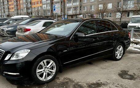 Mercedes-Benz E-Класс, 2010 год, 1 400 000 рублей, 2 фотография