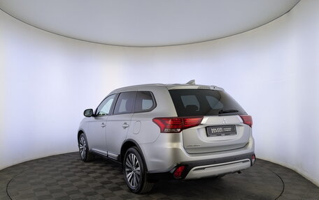 Mitsubishi Outlander III рестайлинг 3, 2020 год, 3 100 000 рублей, 7 фотография