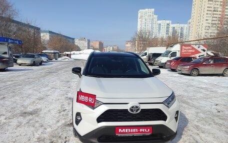 Toyota RAV4, 2021 год, 3 690 000 рублей, 1 фотография