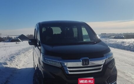 Honda Stepwgn IV, 2019 год, 2 850 000 рублей, 2 фотография