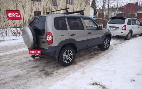 Chevrolet Niva I рестайлинг, 2010 год, 610 000 рублей, 3 фотография