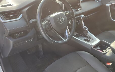 Toyota RAV4, 2021 год, 3 690 000 рублей, 6 фотография