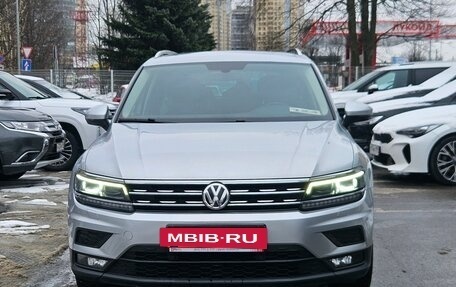 Volkswagen Tiguan II, 2017 год, 1 929 000 рублей, 2 фотография