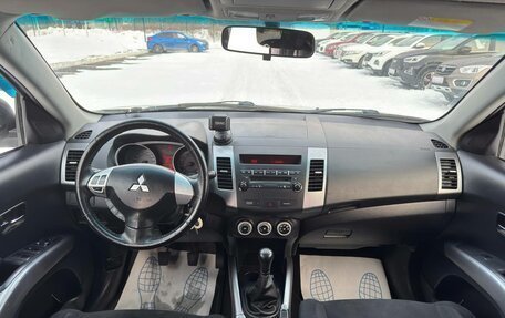 Mitsubishi Outlander III рестайлинг 3, 2008 год, 995 000 рублей, 9 фотография