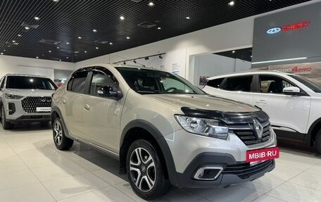 Renault Logan II, 2018 год, 975 000 рублей, 3 фотография