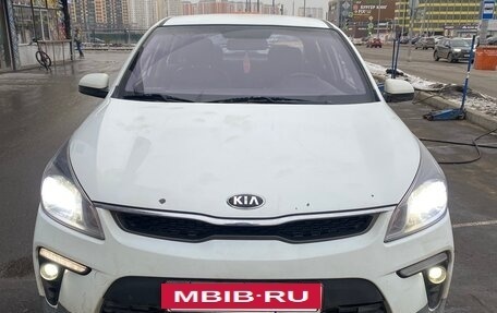 KIA Rio IV, 2018 год, 950 000 рублей, 4 фотография