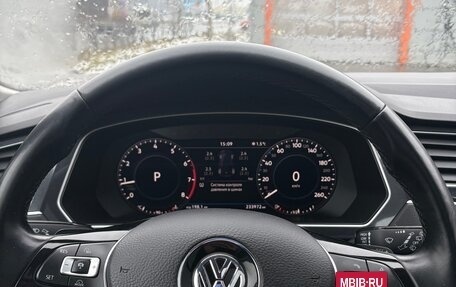 Volkswagen Tiguan II, 2018 год, 2 590 000 рублей, 4 фотография