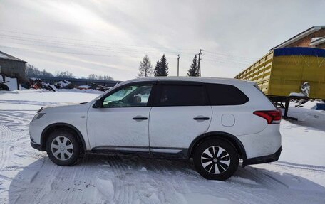 Mitsubishi Outlander III рестайлинг 3, 2015 год, 1 250 000 рублей, 4 фотография