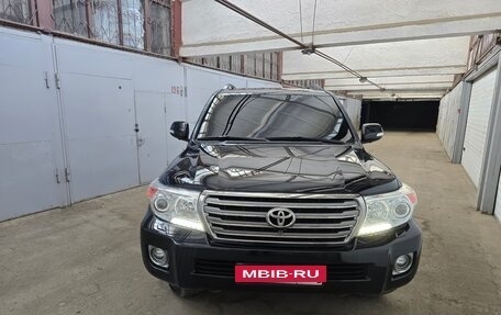 Toyota Land Cruiser 200, 2015 год, 3 200 000 рублей, 2 фотография