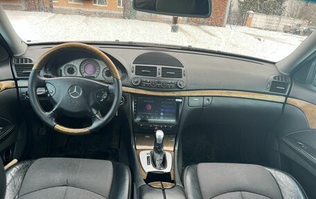 Mercedes-Benz E-Класс, 2004 год, 520 000 рублей, 5 фотография