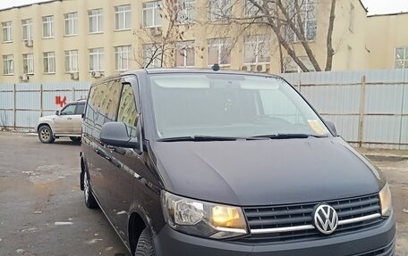 Volkswagen Transporter T6 рестайлинг, 2018 год, 2 700 000 рублей, 2 фотография