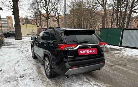 Toyota RAV4, 2021 год, 3 950 000 рублей, 4 фотография