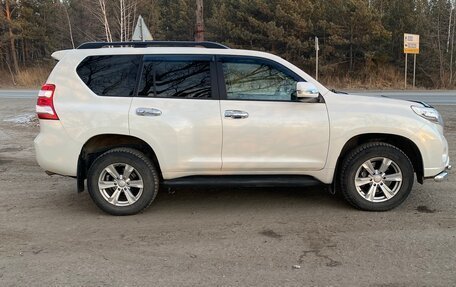 Toyota Land Cruiser Prado 150 рестайлинг 2, 2014 год, 3 700 000 рублей, 5 фотография