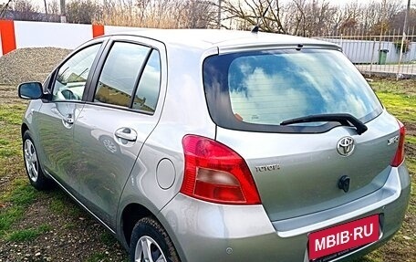 Toyota Yaris III рестайлинг, 2007 год, 720 000 рублей, 1 фотография