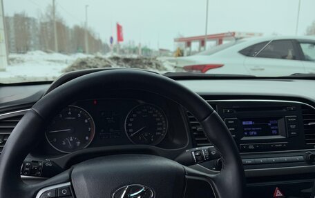 Hyundai Elantra VI рестайлинг, 2017 год, 1 400 000 рублей, 6 фотография