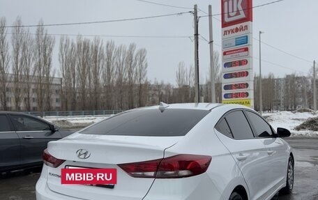 Hyundai Elantra VI рестайлинг, 2017 год, 1 400 000 рублей, 4 фотография