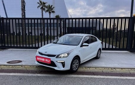 KIA Rio IV, 2018 год, 1 570 000 рублей, 3 фотография