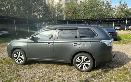 Mitsubishi Outlander III рестайлинг 3, 2013 год, 1 700 000 рублей, 5 фотография